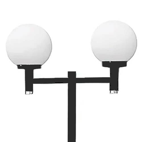 Três topos de postes pretos com globos brancos. O primeiro tem 3 globos em alturas diferentes (centro mais alto). O segundo tem 3 globos alinhados horizontalmente. O terceiro tem apenas 2 globos laterais, deixando o centro vazio. O design é geométrico e moderno.