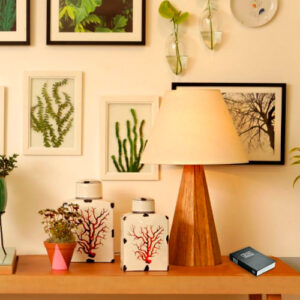 abajur_madeira_facetado_conico_ambientado