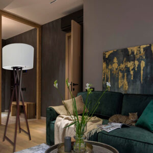 luminaria_madeira_piso_denise_ambientado