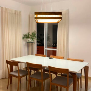 pendente_madeira_quadrador_cristais_ambientado