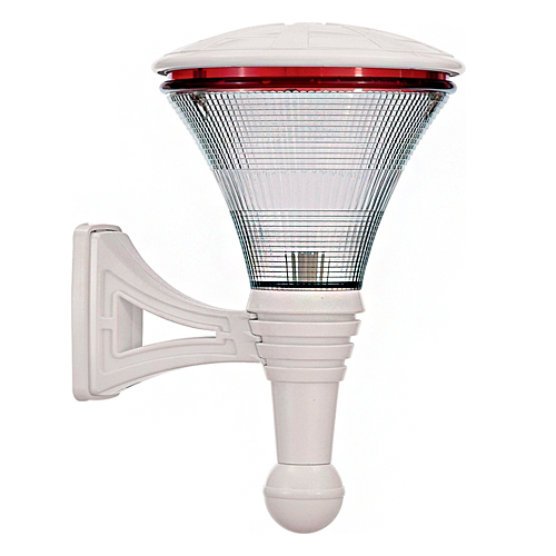 
Esta arandela branca de parede tem formato de taça. Possui uma base de fixação triangular e um braço que sustenta um difusor transparente cônico com ranhuras horizontais. No topo, há uma tampa circular branca com um detalhe em anel vermelho na borda superior.