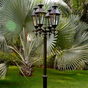 poste_colonial_sextavado_grande_com_4_luminarias